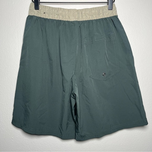 Legend Discovery Men Shorts Medium Green Pull On Flat Front Hybrid Outdoor - Picture 7 of 8